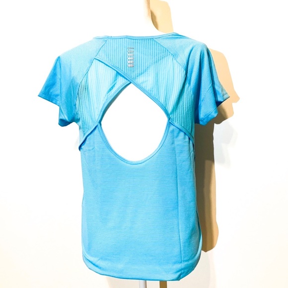 Under Armour Tops - Under Armour Aqua Top